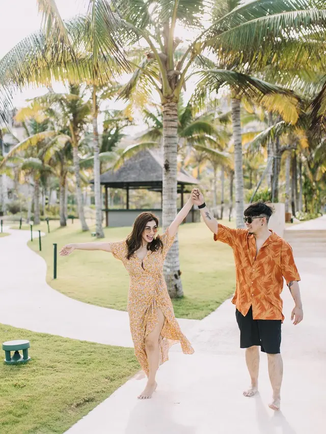 6 Momen Manis Nisya Ahmad dan Suami saat Liburan di Bali, Habiskan Waktu Berdua