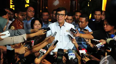 Menteri Hukum dan HAM Yosana Laoly memberikan keterangan pers, Jakarta, Senin (8/12/2014). (Liputan6.com/Johan Tallo)