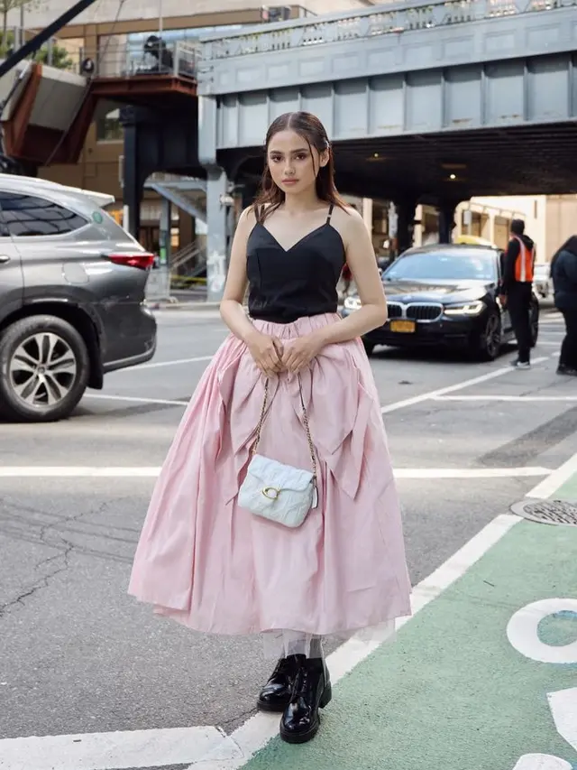 Syifa Hadju saat Hadir di Fashion Week Internasional. [@syifahadju]