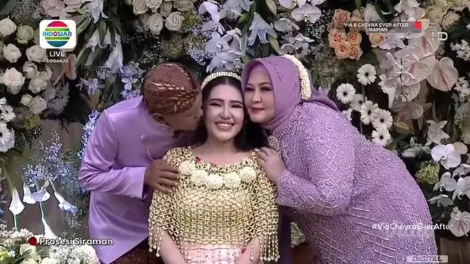 7 Potret Via Vallen dalam Prosesi Siraman Jelang Pernikahan yang Tampil Menawan