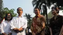 Presiden Jokowi beserta Istrinya, Iriana dan Plt Gubernur DKI Basuki Tjahaja Purnama (Ahok) beserta istri, Veronica, Jakarta, (22/10/14). (Liputan6.com/Herman Zakharia)