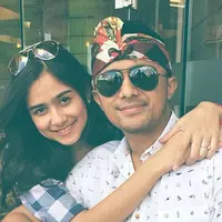 Romantisnya Sonya Fatmala dan Hengky Kurniawan saat berbulan madu di Bali. (via Instagram.com)