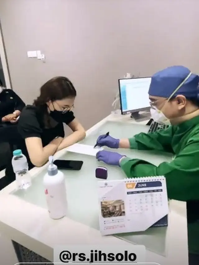 7 Momen Nella Kharisma Periksa Kandungan Bersama Dory Harsa, Pamerkan Hasil USG