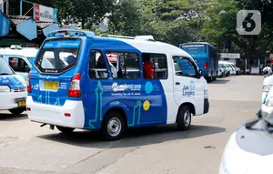 Lansia Luka Parah Ditabrak JakLingko, Sopir Dipecat