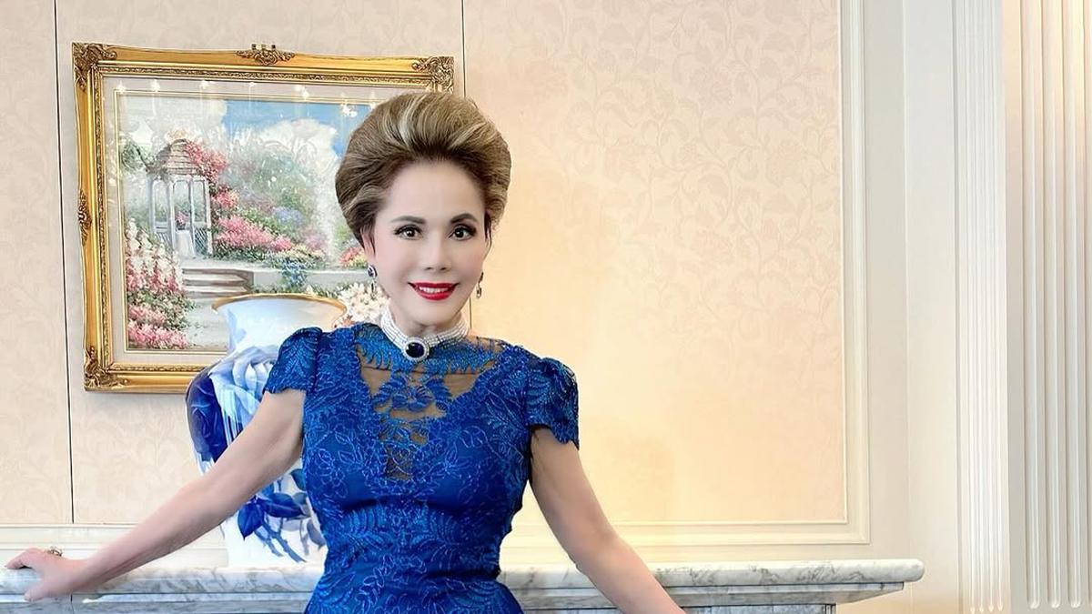 8 Model Dress Brokat Dewi Soekarno, Gaya Elegan Klasik yang Memesona di Usia 85 Tahun