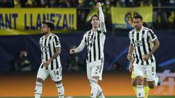 Laga baru berjalan 32 detik, Juventus sudah berhasil membuka keunggulan lewat aksi Vlahovic. Striker 22 tahun itu berhasil memanfaatkan umpan dari Danilo dan melepas tembakan yang gagal diantisipasi Geronimo Rulli. (AFP/Jose Jordan)