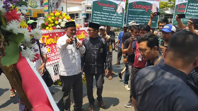 Sidang Perdana Panji Gumilang, Pengasuh Ponpes Al-Zaytun