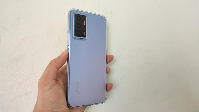 Tampilan bagian belakang Vivo V23e (Liputan6.com/Giovani Dio Prasasti)