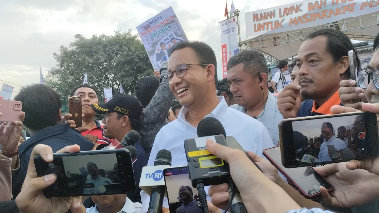 Calon presiden nomor urut satu Anies Baswedan di Kampung Muka, Ancol, Pademangan, Jakarta Utara, Senin (29/1/2024). (Liputan6.com/Winda Nelfira)