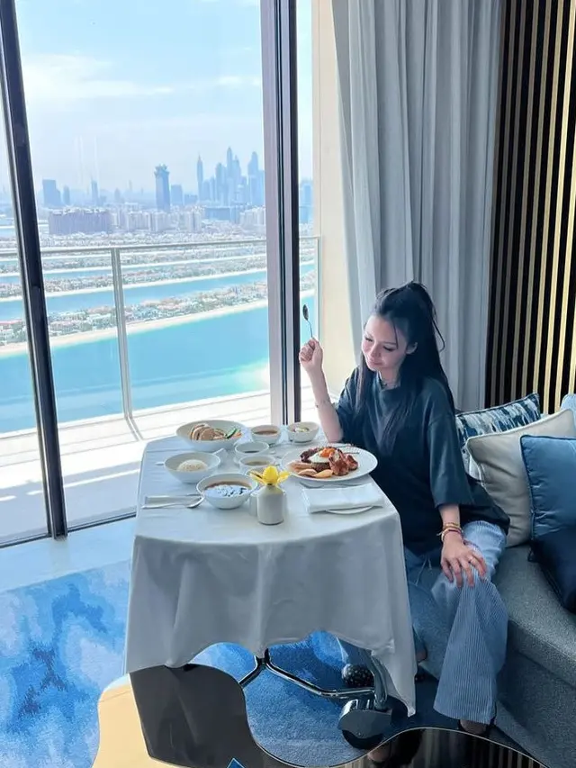 Gaya Liburan Kim Lim Putri Tunggal Miliarder Singapura saat Ke Dubai. [@kimlimhl]