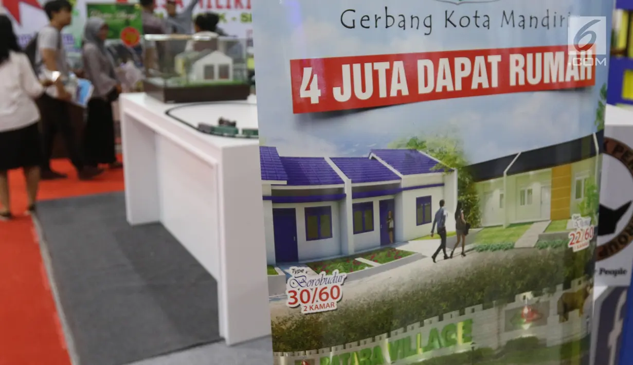 Iklan penawaran rumah dalam Indonesia Property Expo (IPEX) 2019 di Jakarta Convention Centre, Sabtu (2/2).  Ada 167 pengembang terlibat dalam IPEX ini yang terdiri dari 116 pengembang KPR non subsidi dan 51 pengembang subsidi. (Liputan6.com/Angga Yuniar)