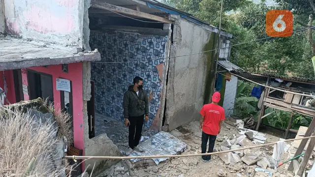 Kondisi rumha salah satu warga di Kecamatan Kabandungan Kabupaten Suksbumi yang terkena dampak gempa, (Liputan6.com/Fira Syahrin).