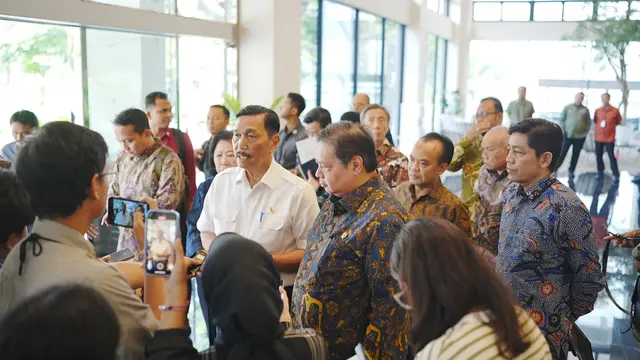 Menko Bidang Perekonomian Airlangga Hartarto dan  Ketua DEN, Luhut Binsar Pandjaitan. (Foto: ekon.go.id)