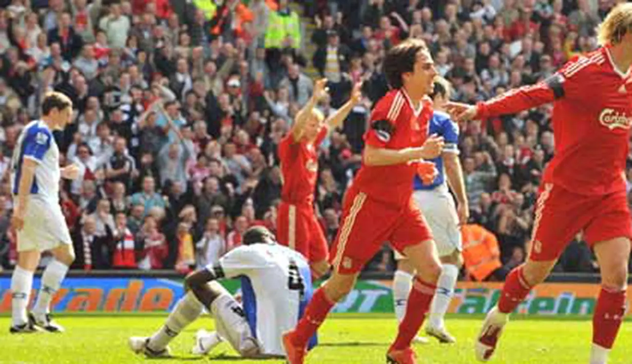 Liverpool's Fernando Torres celebrates with Yossi Benayoun after scoring the second goal of the match against Blackburn during their Premiership match at Anfield Stadium, on April 11, 2009. AFP PHOTO/Carl de Souza