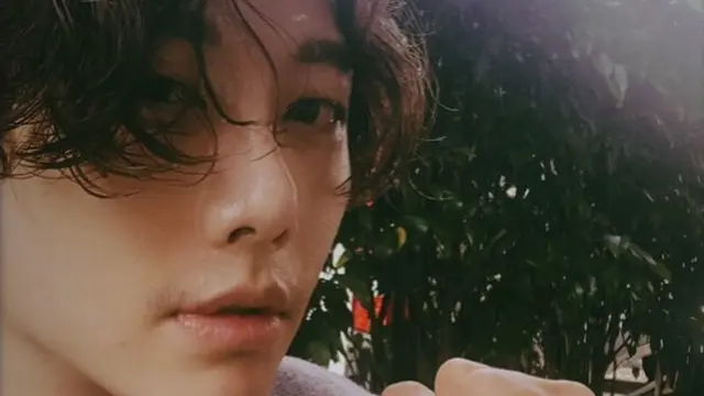 Park Hyo Shin nyanyi bareng V BTS