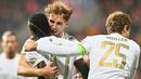Bayern Munchen melenggang ke babak 16 besar Liga Champions. Tim yang dinahkodai Julian Nagelsmann ini menjejakkan kaki di fase gugur setelah menang 4-2 di markas Viktoria Plzen. (AFP/Joe Klamar)
