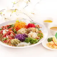 Salmon Yhe Shang, jadi menu spesial di Swissôtel Jakarta PIK Avenue.