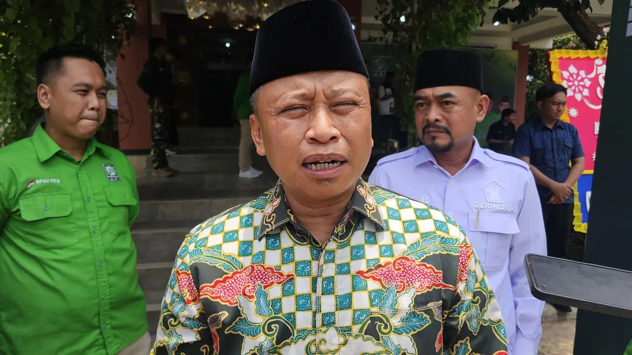 Dugaan RSUD ASA Sunat Wali Kota Depok, Supian Suri usai menghadiri pengukuhan pengurus DPC PKB Kota Depok di The Castle Resto, Pancoran Mas, Depok