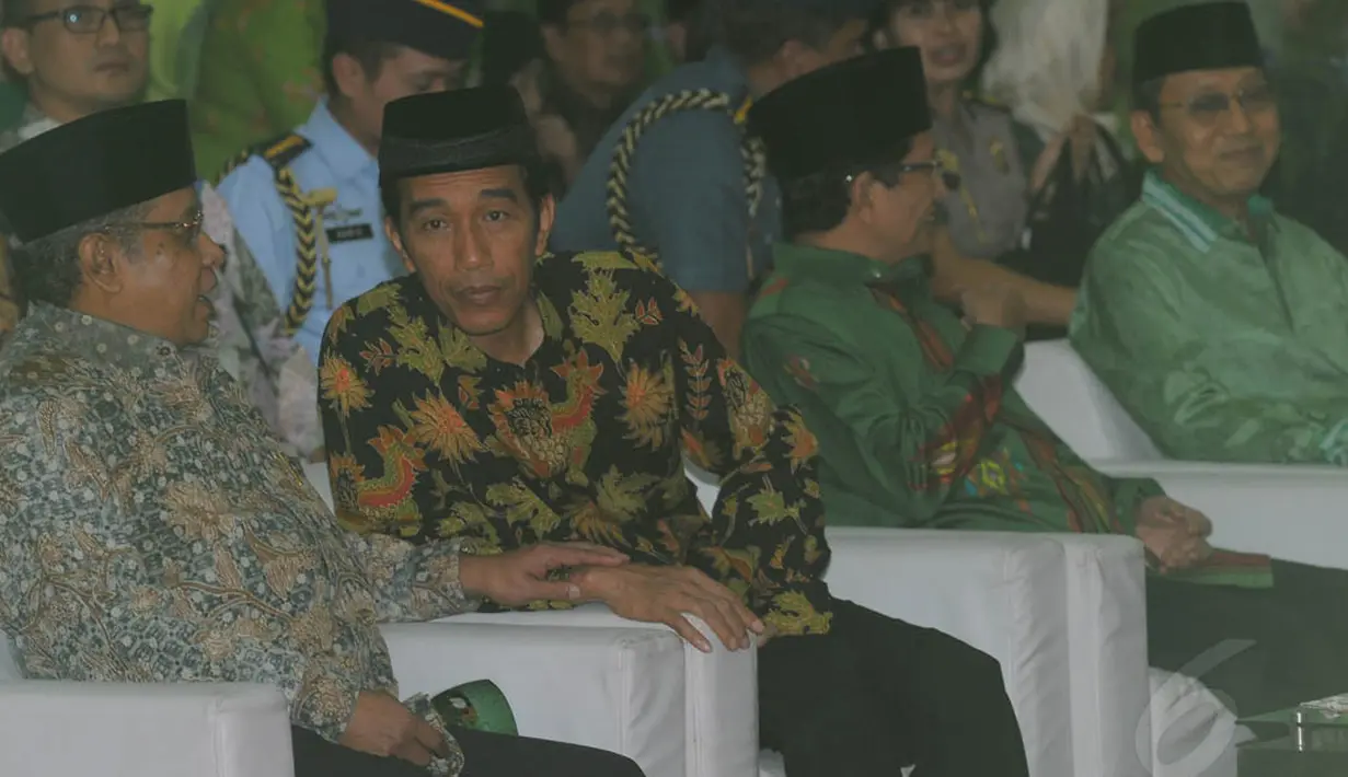 Mantan Wali Kota Surakarta dan mantan Gubernur BI ini duduk paling depan di antara ribuan kader muslimat NU yang hadir di Asrama Haji, Pondok Gede, Jakarta, Rabu (28/5/14). (Liputan6.com/Herman Zakharia)