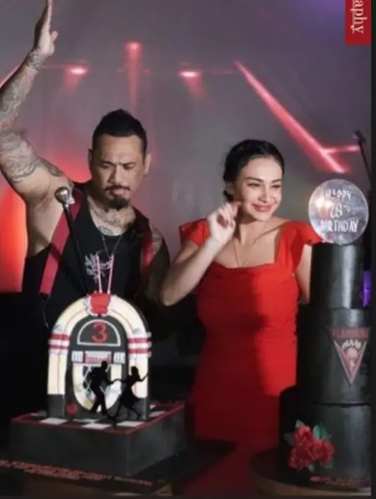 Dalam acara pesta anniversary sekaligus ilang tahun Nora, keduanya terlihat begitu berbahagia. Bahkan, kemeriahan acara tersebut juga terlihat dalam unggahan di Instagram stories masing-masing. (Liputan6.com/IG/@true_jrx)