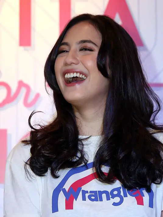 Selain membangun tengah membangun masjid, adik kandung Keanan Pearce itu tengah mencari teman yang memiliki satu visi yang sama. Hingga membuat yayasan sosial. (Nurwahyunan/Bintang.com)