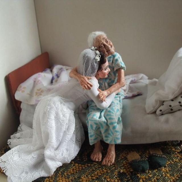 Seniman Ini Ilustrasikan Kehidupan Masa Tua Lewat Boneka, Ini 7 Karyanya