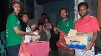 Bonek Jayapura membuka posko banjir Sentani. (Bola.com/Istimewa)