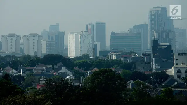 Kualitas Udara Jakarta Buruk, Warga Beraktivitas Pakai Masker