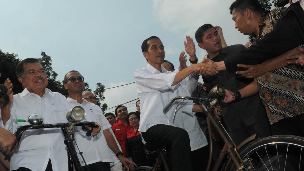 Bersepeda Jokowi-JK Mendaftar Jadi Capres-Cawapres 