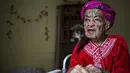 Seorang wanita tua Aljazair tampak bertato dibagian mukanya. Kebanyakan wanita Aljazair saat masih muda menato dirinya agar terlihat cantik. (Dailymail.co.uk)