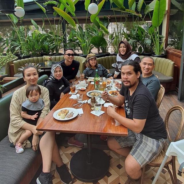 Sudah Tunangan, Ini 6 Momen Manis Jane Shalimar dan Kekasih