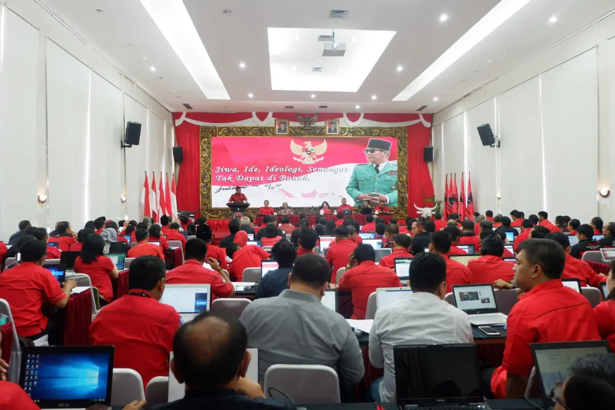 Sekjen PDIP, Hasto Kruistiyanto menyampaikan arahan di hadapan bakal calon legislatif (Liputan6.com/Putu Merta)
