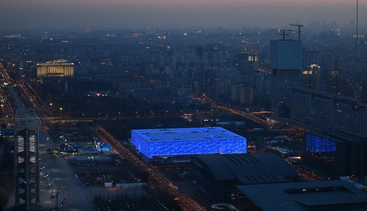 National Aquatics Center yang dikenal sebagai Ice Cube venue untuk curling pada Olimpiade Musim Dingin 2022 terlihat di Beijing, 3 Januari 2022. Olimpiade Musim Dingin 2022 akan dibuka pada 4 Februari mendatang. (GREG BAKER/AFP)