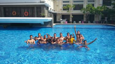 Menang Di Laga Perdana Semen Padang Ceria Di Kolam Renang Indonesia Bola Com