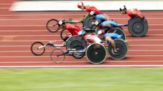 Atlet Thailand mendominasi cabang para atletik nomor 1500 meter putra klasifikasi T53/54 pada Asian Para Games 2018, di Stadion Utama Gelora Bung Karno Jakarta, Kamis(11/10/2018).  (Bola.com/Peksi Cahyo)