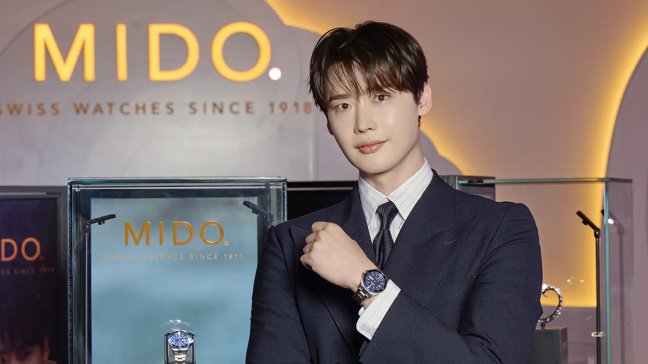 Mido Perkenalkan Ocean Star 200 dengan brand ambassadoor Lee Jong Suk. (dok. Mido)