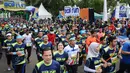 Pelari jarak 10 km melakukan start lomba Pertamina Eco Run 2017 di Pantai Karnaval Ancol, Jakarta, Sabtu (16/12). Ribuan pelari ambil bagian pada lomba yang bertema Lari Lestarikan Bumi. (Liputan6.com/Helmi Fithriansyah)