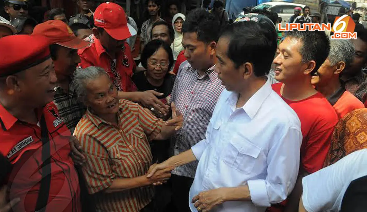 Jokowi menyempatkan berkunjung ke salah satu pasar tradisional di Serang, Banten (Liputan6.com/Herman Zakharia)