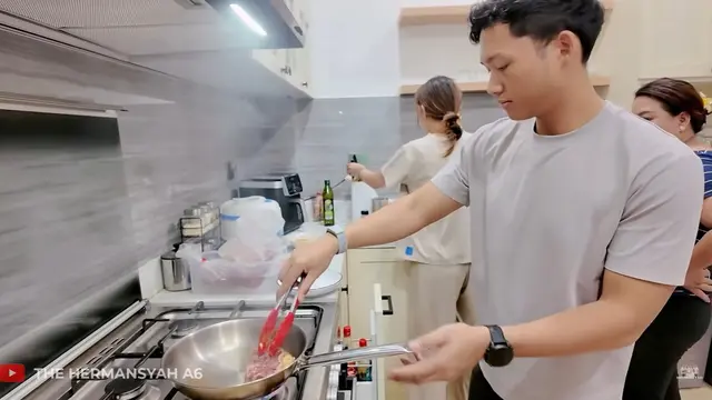 Potret Dapur Rumah Baru Sarah Menzel