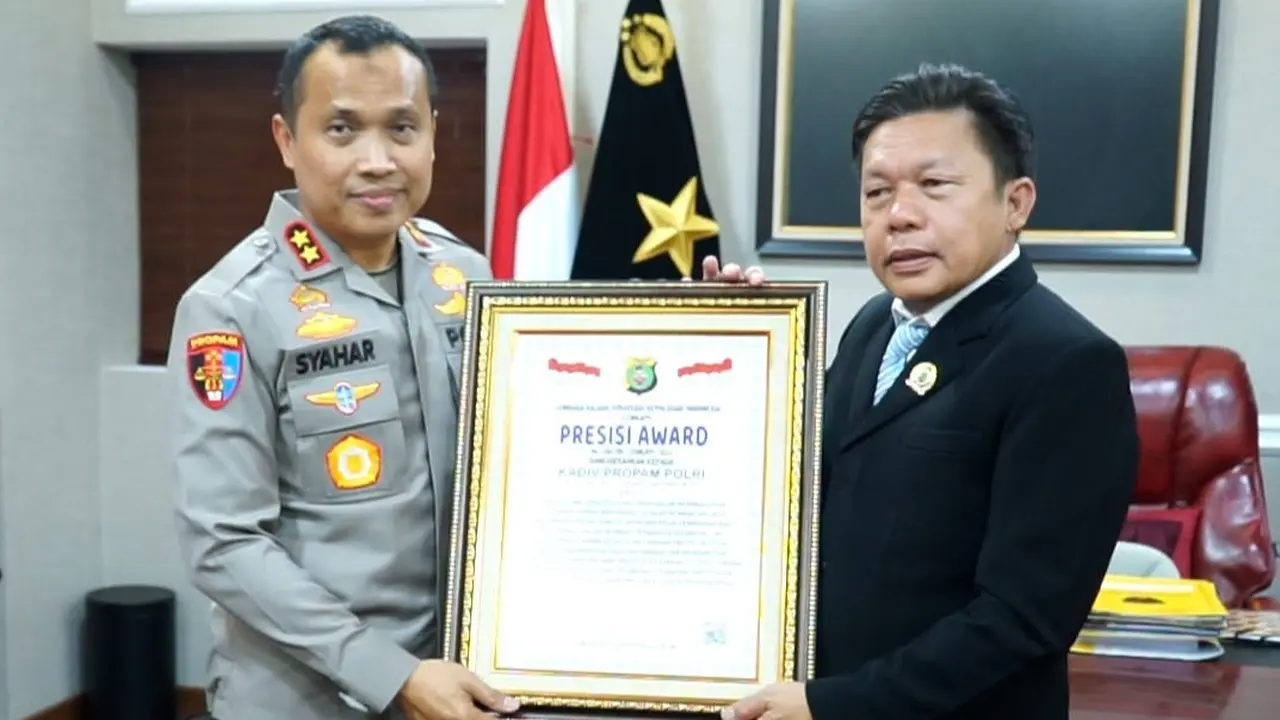 Lembaga Kajian Strategi Kepolisian Indonesia (Lemkapi) memberikan apresiasi dan penghargaan Presisi Award kepada Divisi Propam Polri.