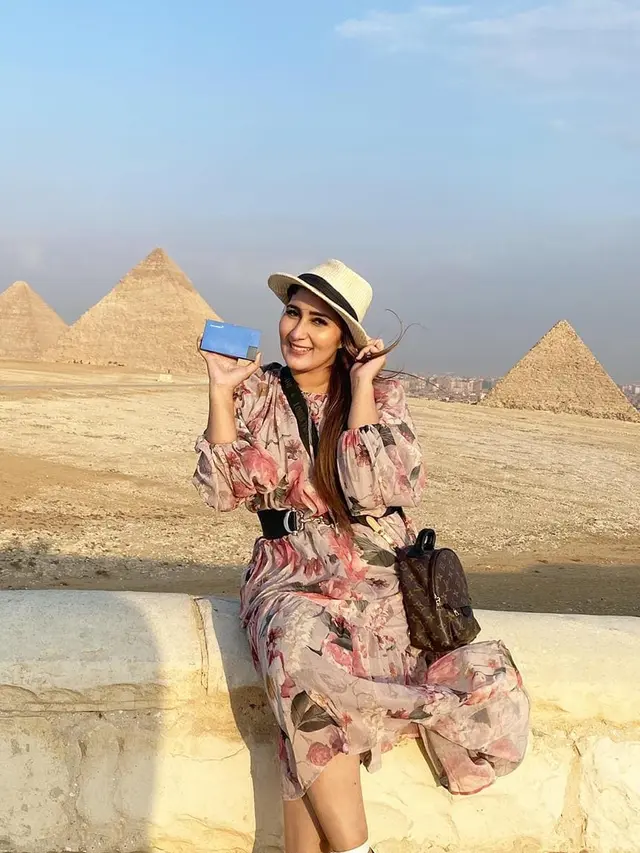 Potret Liburan Keluarga Tania Nadira di Mesir. (Sumber: Instagram/tanianadiraa)
