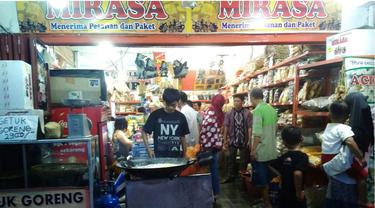 Kacang Mirasa sudah melegenda sebagai oleh-oleh khas Purbalingga sejak 1938. (Liputan6.com/Galoeh Widura)