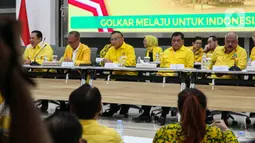 Partai Golkar menggelar rapat pleno pada Selasa (13/8/2024) malam di Gedung Golkar, Jakarta. (Liputan6.com/Angga Yuniar)