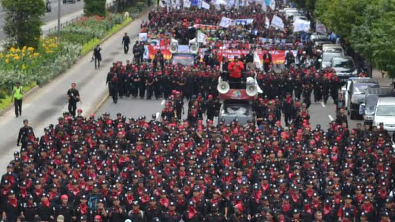 May Day, Ribuan Buruh Bergerak Menuju Jakarta Dengan 11 Tuntutan