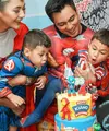 Melalui akun instagramnya, Baim Wong membagikan momen hangat perayaan ulang tahun anak sulungnya. Suami Paula Verhoeven itu membelikan kado Ipad untuk Kiano yang genap berusia empat tahun. [Instagram/baimwong]