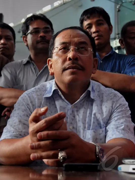 Saat menggelar konferensi pers Ilham menegaskan, dirinya memiliki bukti kuat yang mampu menjelaskan bahwa tindakan KPK menetapkan dirinya sebagai tersangka tidak tepat, Jakarta, Selasa (12/5/2015). (Liputan6.com/Andrian M Tunay)