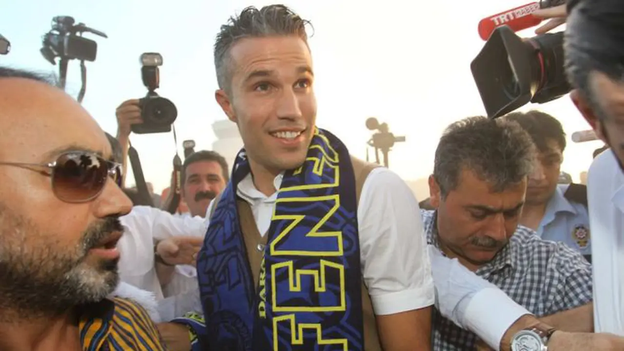 Robin van Persie bergabung dengan Fenerbahce (Mirror)