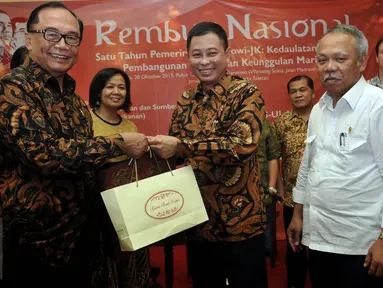 Ki-ka: Wantimpres Sidarto Danusubroto, Menhub Ignasius Jonan dan Menteri PUPR Basuki Hadimuljono saat Rembug Nasional 1 Tahun Jokowi-JK, Jakarta, Selasa (20/10/2015). (Liputan6.com/Johan Tallo)