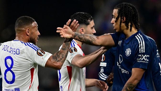 Top 3 Berita Bola: Badai Cedera Hantui Manchester United di Akhir Musim