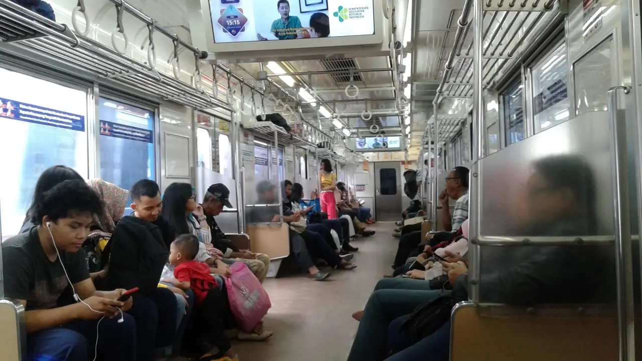 Naik MRT Jakarta di Lengangnya Ibu Kota Jelang Lebaran